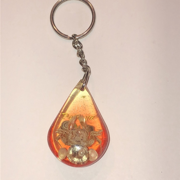 Pattaya Orange Resin Crabs & Seashells Keychain - Picture 2 of 6
